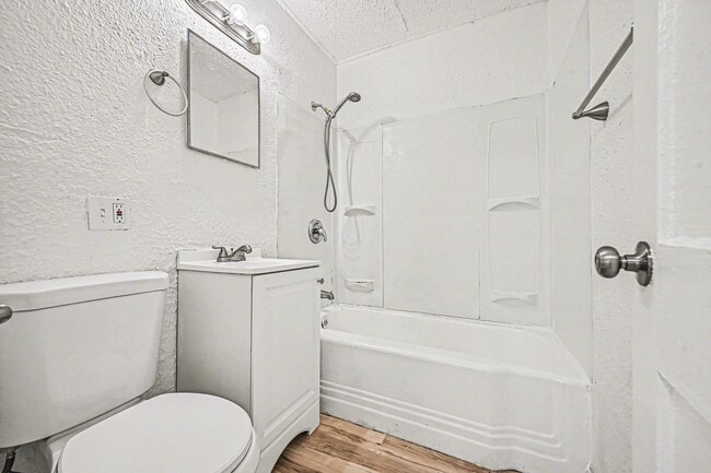 Building Photo - Beautiful 2 Bedroom 1 Bathroom in Kansas City!