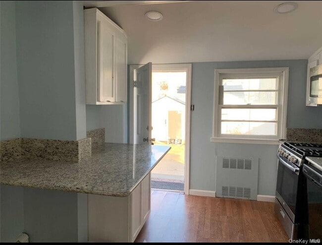 Building Photo - 1310 Post Ave