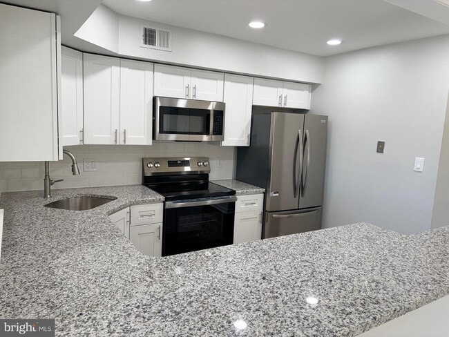 Building Photo - 1905 Bennett Pl