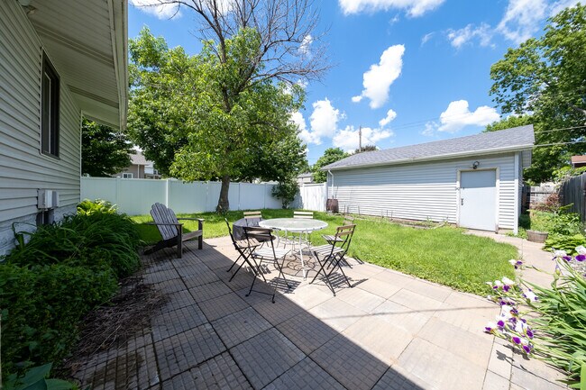 Building Photo - 817 Central Ave W