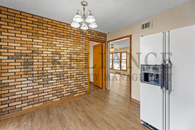 Building Photo - 420 Benway St