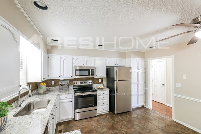 Building Photo - 1028 Independence Ct