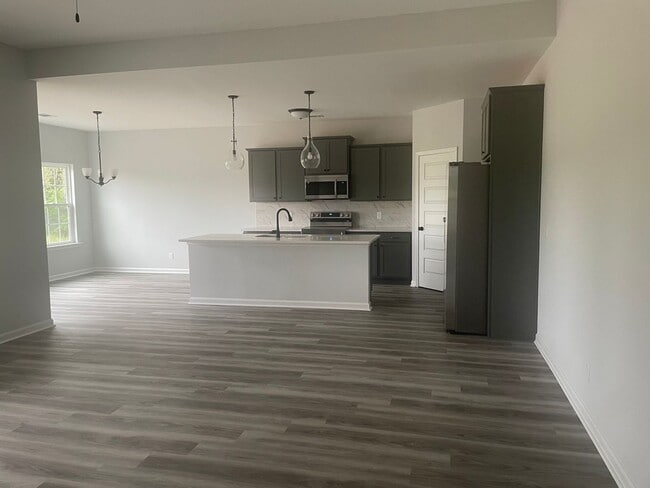 Building Photo - FOR RENT