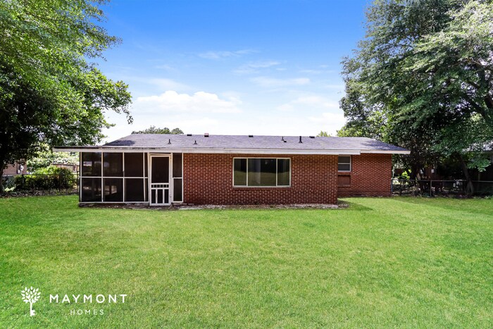 Building Photo - 821 Hillside Dr