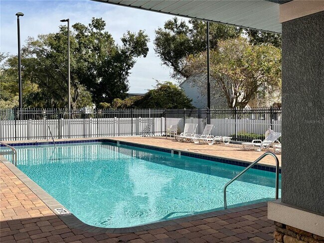 Building Photo - 165 Alexander Woods Dr