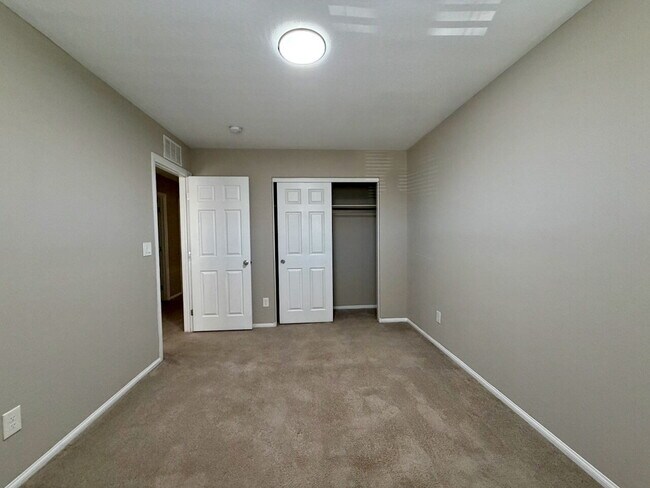 Building Photo - TWO STORY 3 BED 2.5 BATH HOME WITH SOLAR.