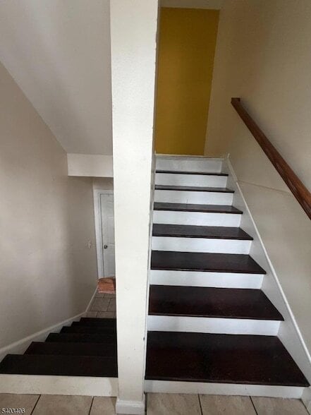 Building Photo - 110-PT112 Redwood Ave