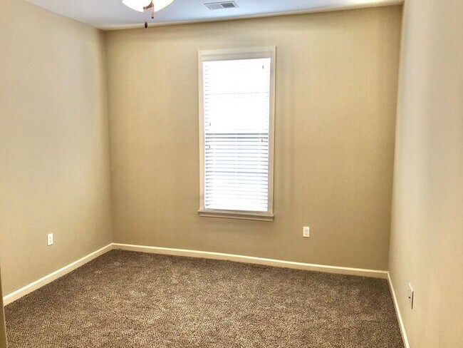Building Photo - Now Leasing a 4 Bedroom 3 Bath Home In Southeast Memphis