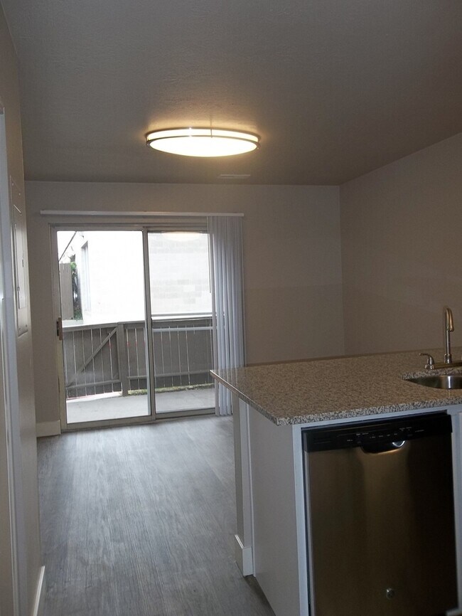 Building Photo - End Unit Spacious Two Bedroom Two & Half B...
