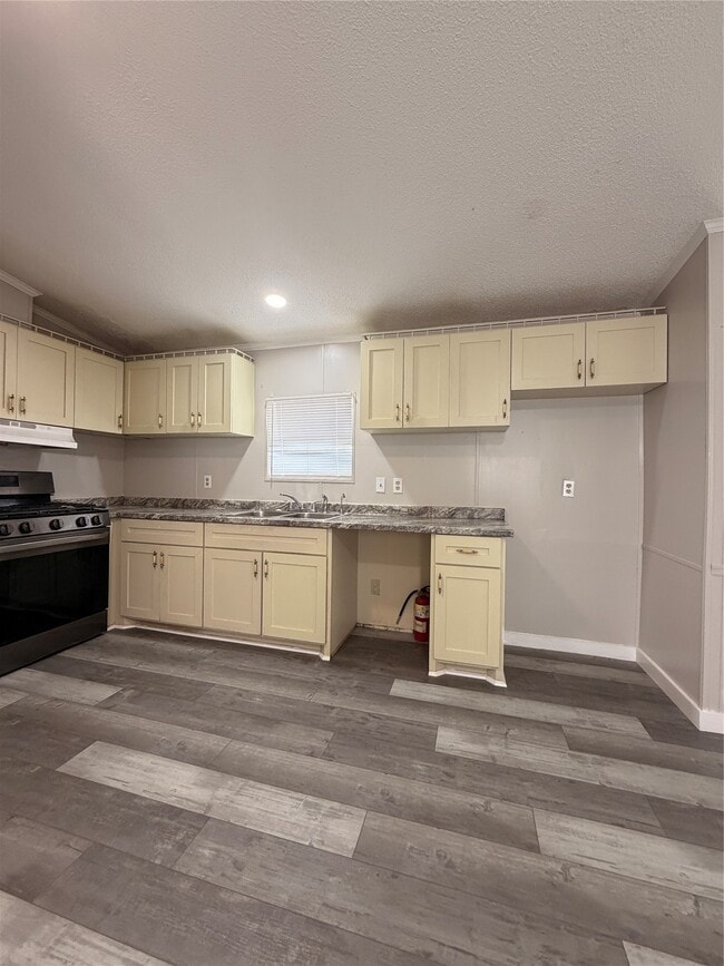 Building Photo - 14329 Greenville St