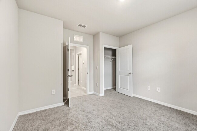 Building Photo - Spacious 4-Bedroom Retreat with 2 Full Baths in Punta Gorda – Your Dream Home Awaits!