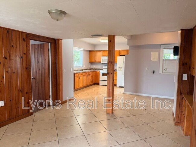 Building Photo - 2114 Dora St