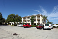 Primary Photo - Lakes at Largo Apartments