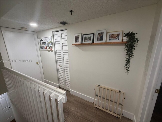 Building Photo - 128 Riviera Cir