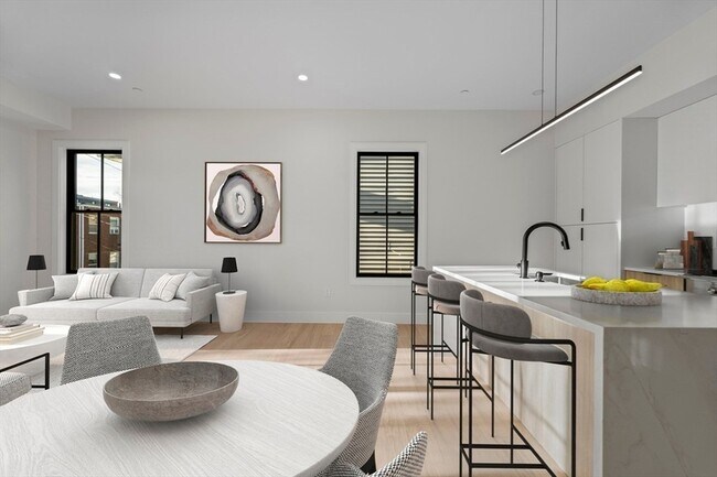 Building Photo - 224 W 9th St