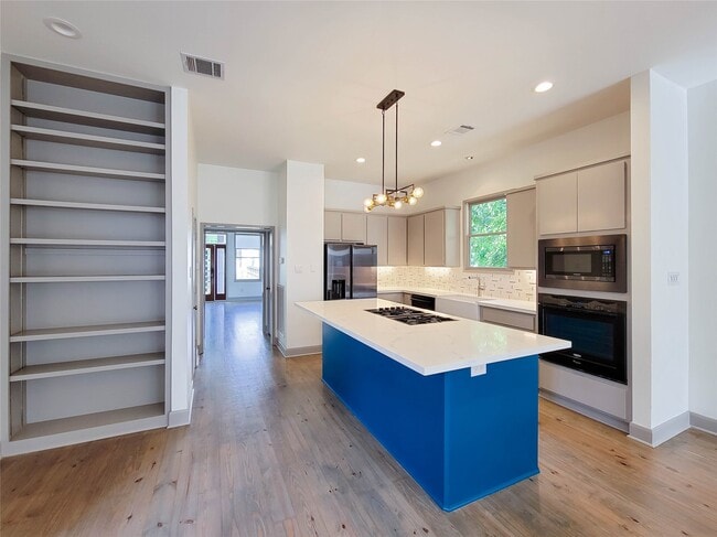 Building Photo - 917 Herkimer St