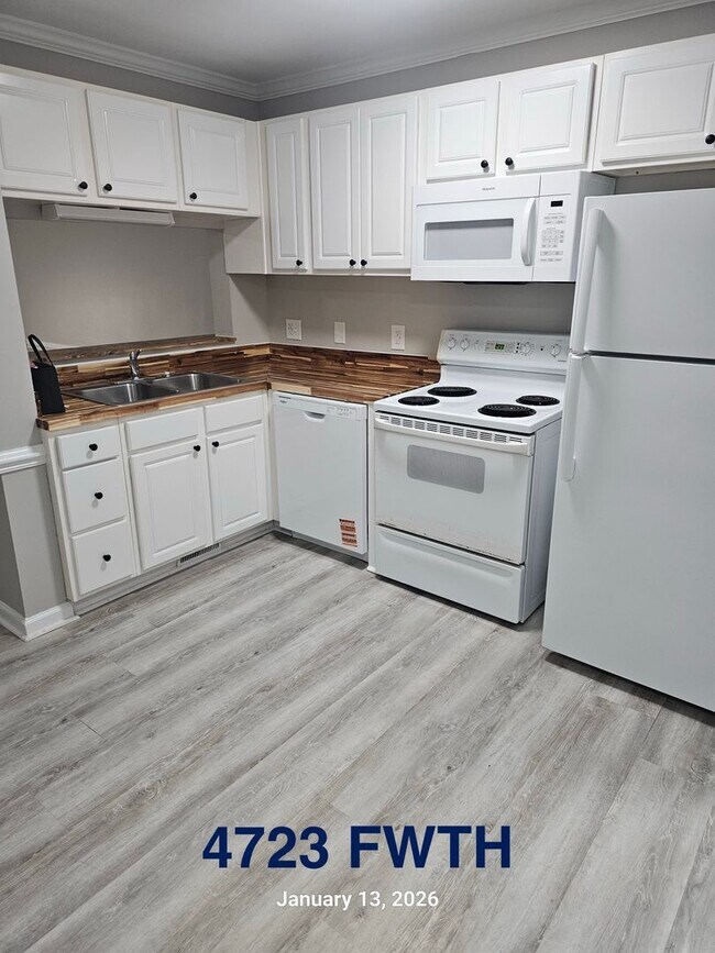 Building Photo - FAIRWAY TOWNHOMES