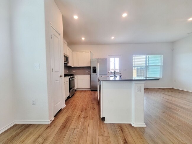 Building Photo - 7232 Dancing Wind Ln