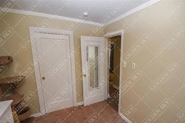 Building Photo - 2605 N Maplewood Ave