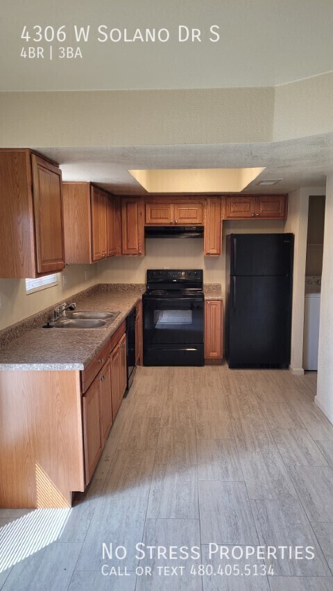 Building Photo - Fully Remodeled 4 Bed Town Home 43rd Ave &...