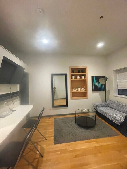 Building Photo - 144 Bowdoin St