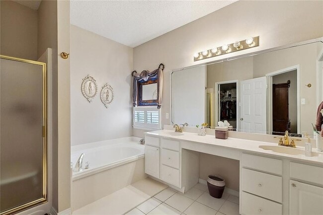 Building Photo - 3126 Meadow Lake Dr E