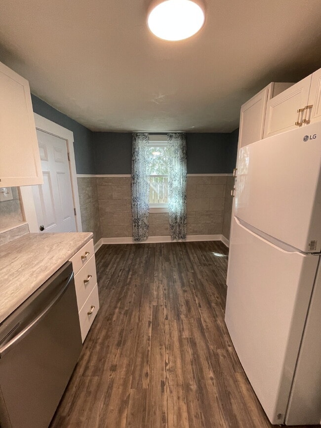 Building Photo - Spacious 3 Bedroom Apartment Near IUP – Ideal for Roommates