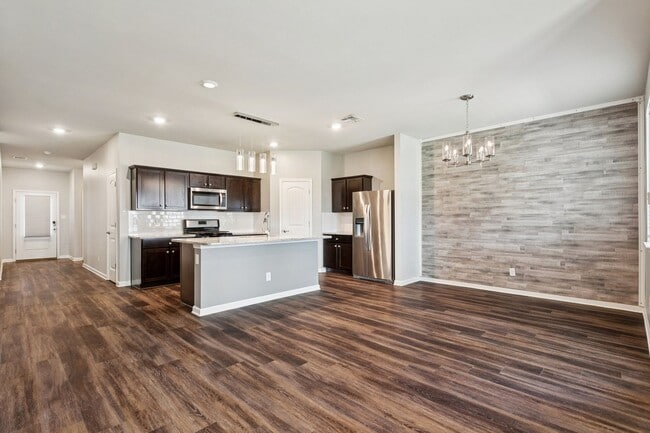 Building Photo - Resort-Style Living! 4 Bed/2 Bath Slidell ...
