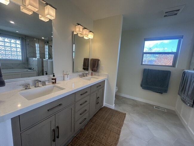 Building Photo - 1094 Gravel Hills Dr