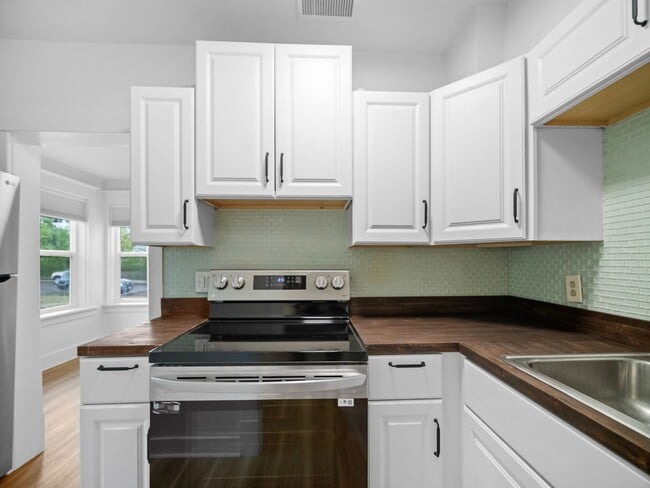 Building Photo - Quaint and Cute 1 Bedroom Close to Hospitals
