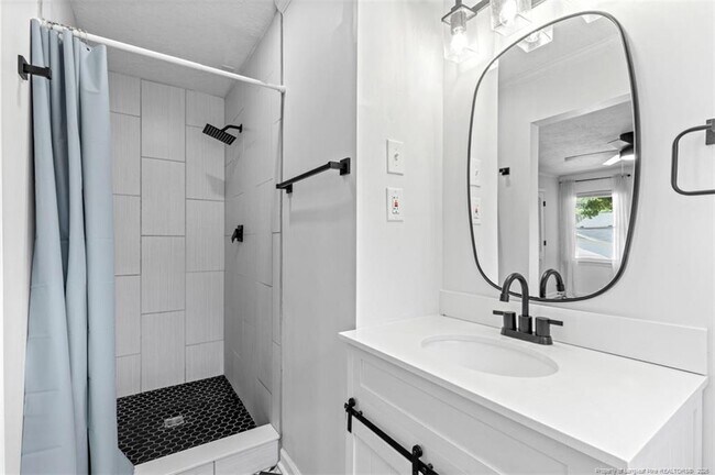Building Photo - 2710 Fordham Dr