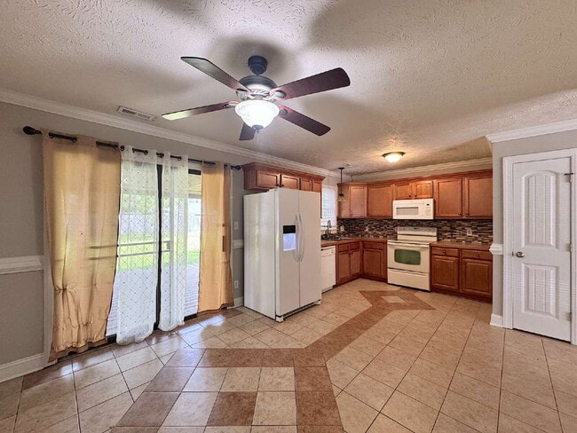 Building Photo - Well Maintained Three Bedroom Home in Hope...