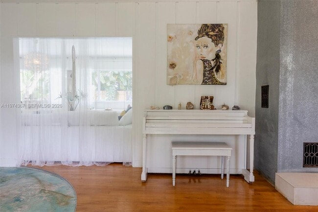 Building Photo - 750 NE 120th St