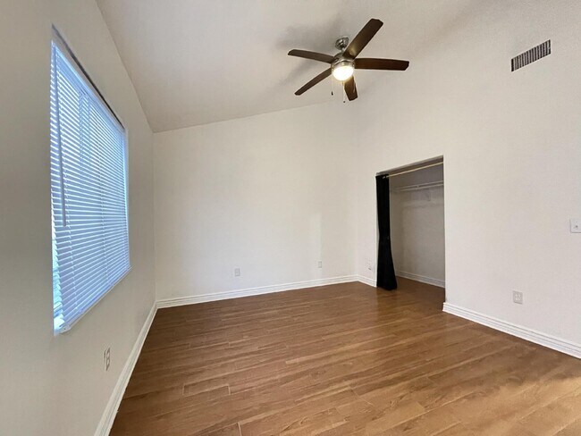 Building Photo - 2078 Del Rey Dr