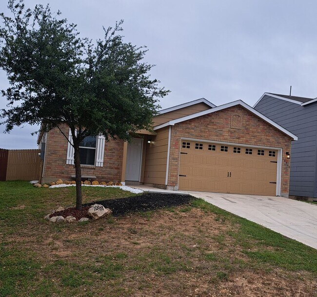 Primary Photo - Modern 3-Bedroom Home Available Now!