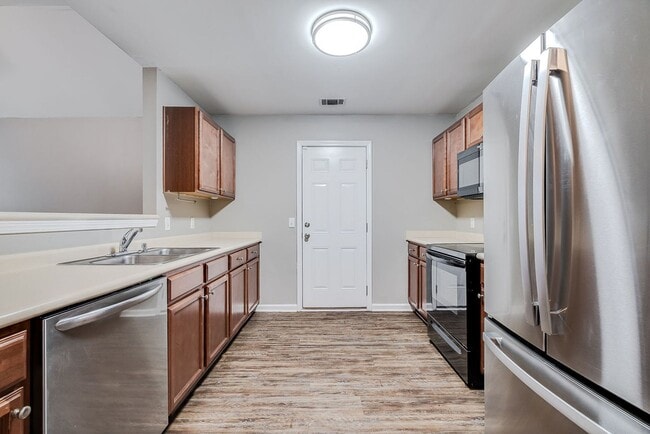 Building Photo - Charming 3BR Home/ Fenced Yard Convenient & Comfortable Living