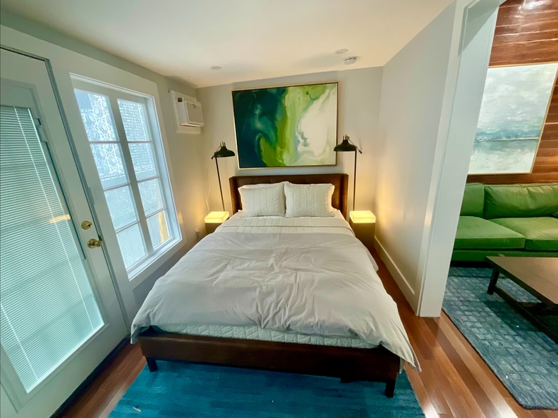 Bedroom - 400 Simonton St