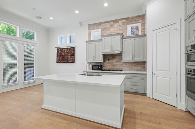 Building Photo - 2713 Kinsley Oaks Dr