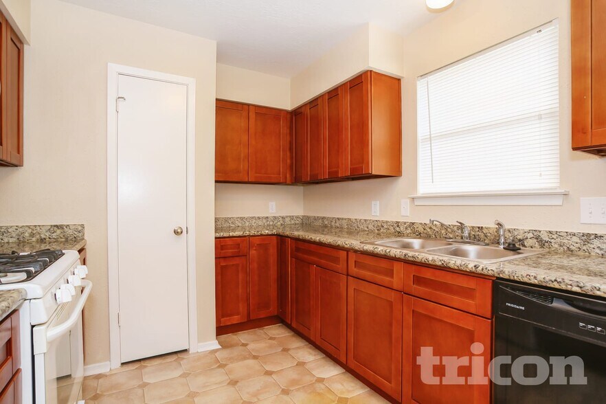 Building Photo - 7206 Sonnet Glen Ln