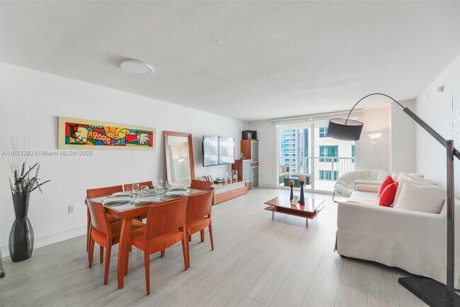 Building Photo - 1200 Brickell Bay Dr