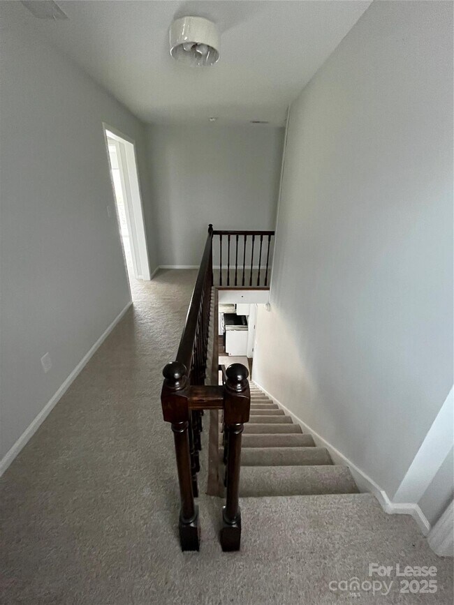 Building Photo - 303 Hi Alta Ave