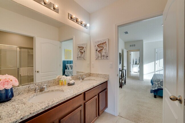 Building Photo - 8004 Oak Shadow Ct