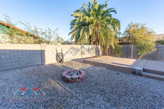 Building Photo - 1735 W Pampa Ave