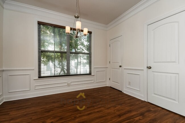 Building Photo - Modern 2x2.5 Living in the Heart of Park Circle