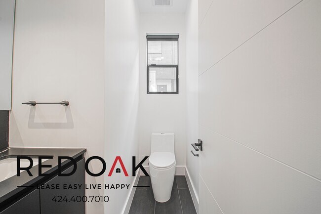 Building Photo - 18303 Oakbury Cir