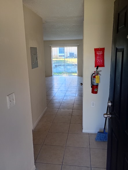 Building Photo - 111 Caribbean St