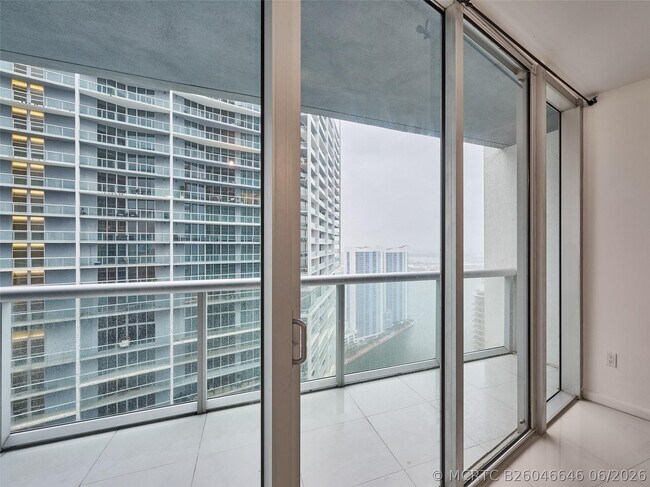 Building Photo - 495 Brickell Ave