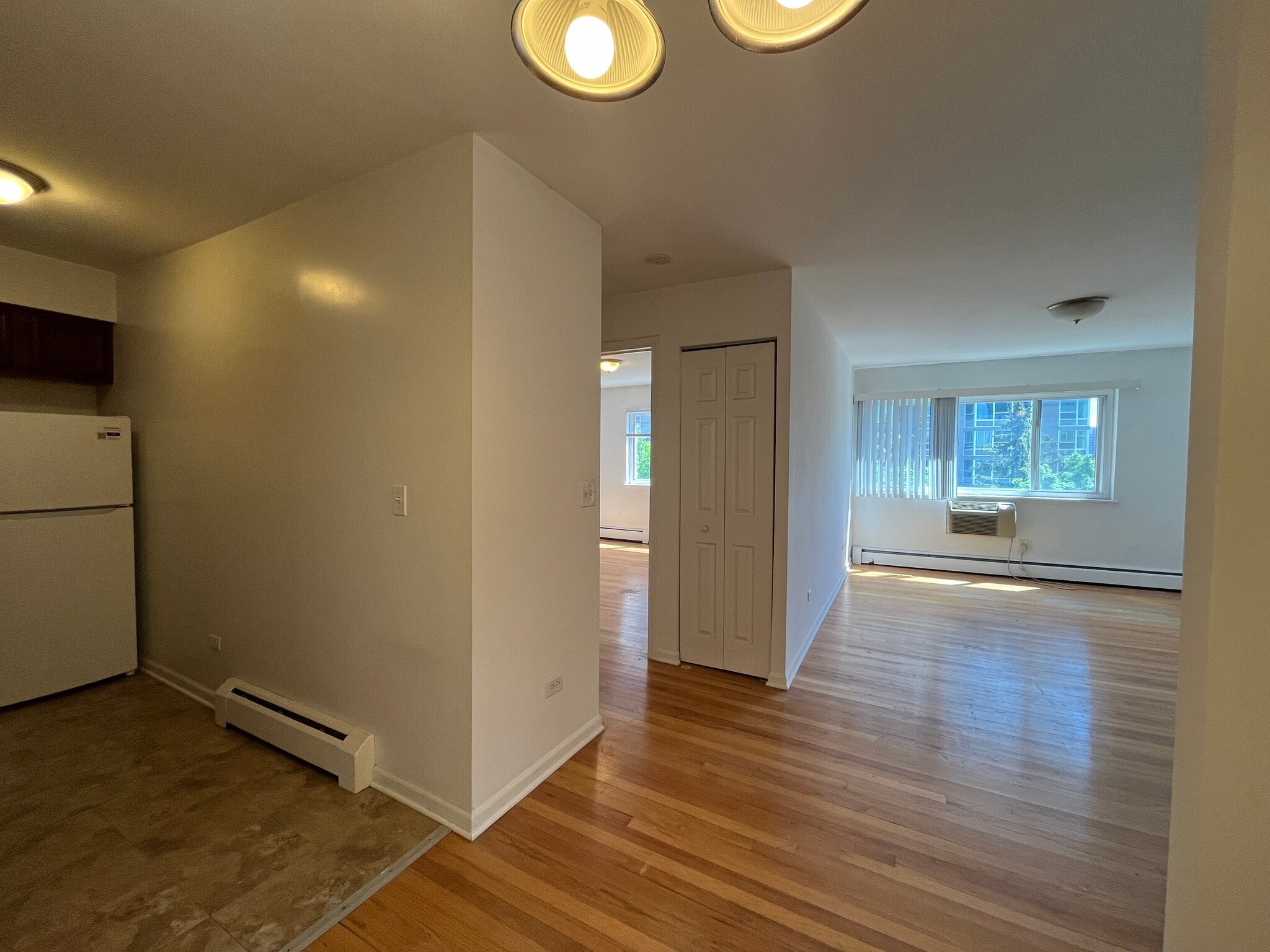 Building Photo - 736 W Buena Ave