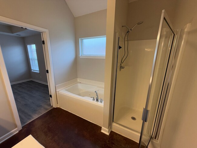 Building Photo - BAYOU VISTA RENTAL HOME 3 BED 2 BATH FENCE...