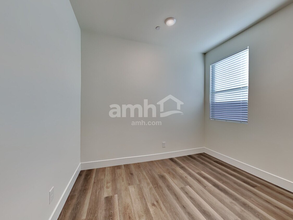 Building Photo - 854 English Primrose St